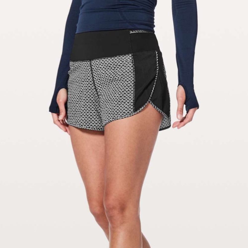 Lululemon Real Quick Short *Perforated 3.5" - Picture 6 of 11